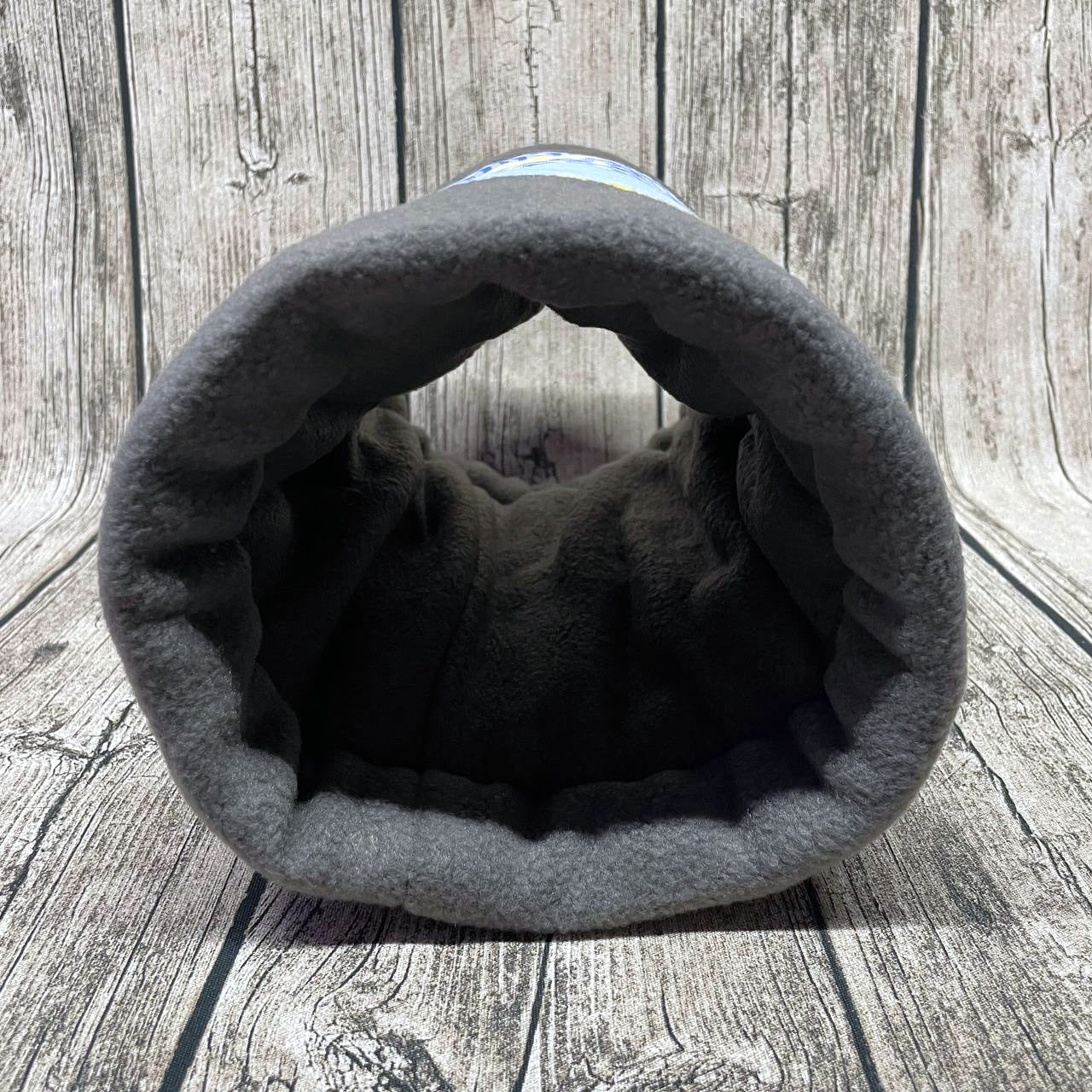 Kuschelrolle Kuscheltunnel - Charity Patchwork 2026 - Bunt Grau