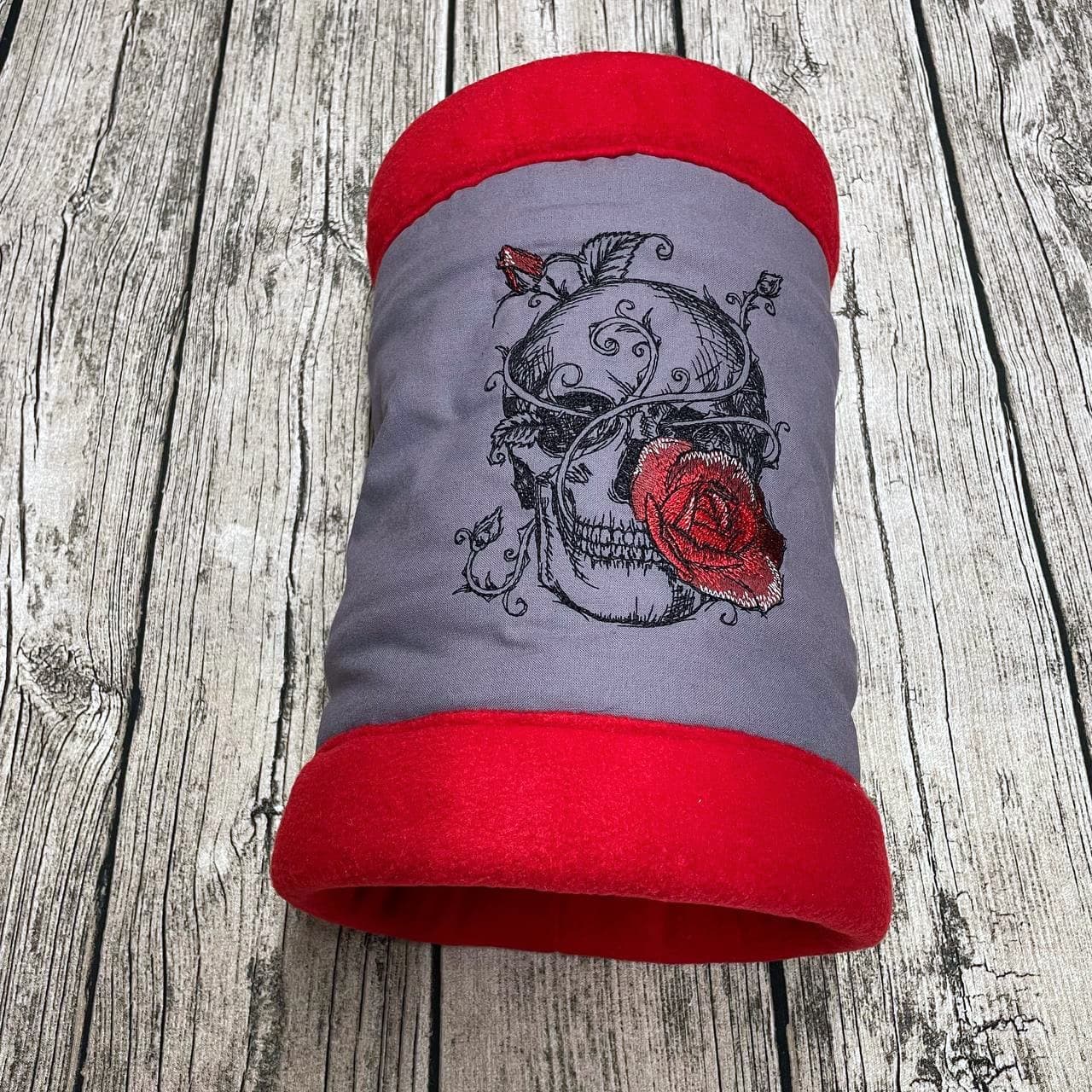 Kuschelrolle Kuscheltunnel Bestickt - Totenkopf Rose Grau Rot