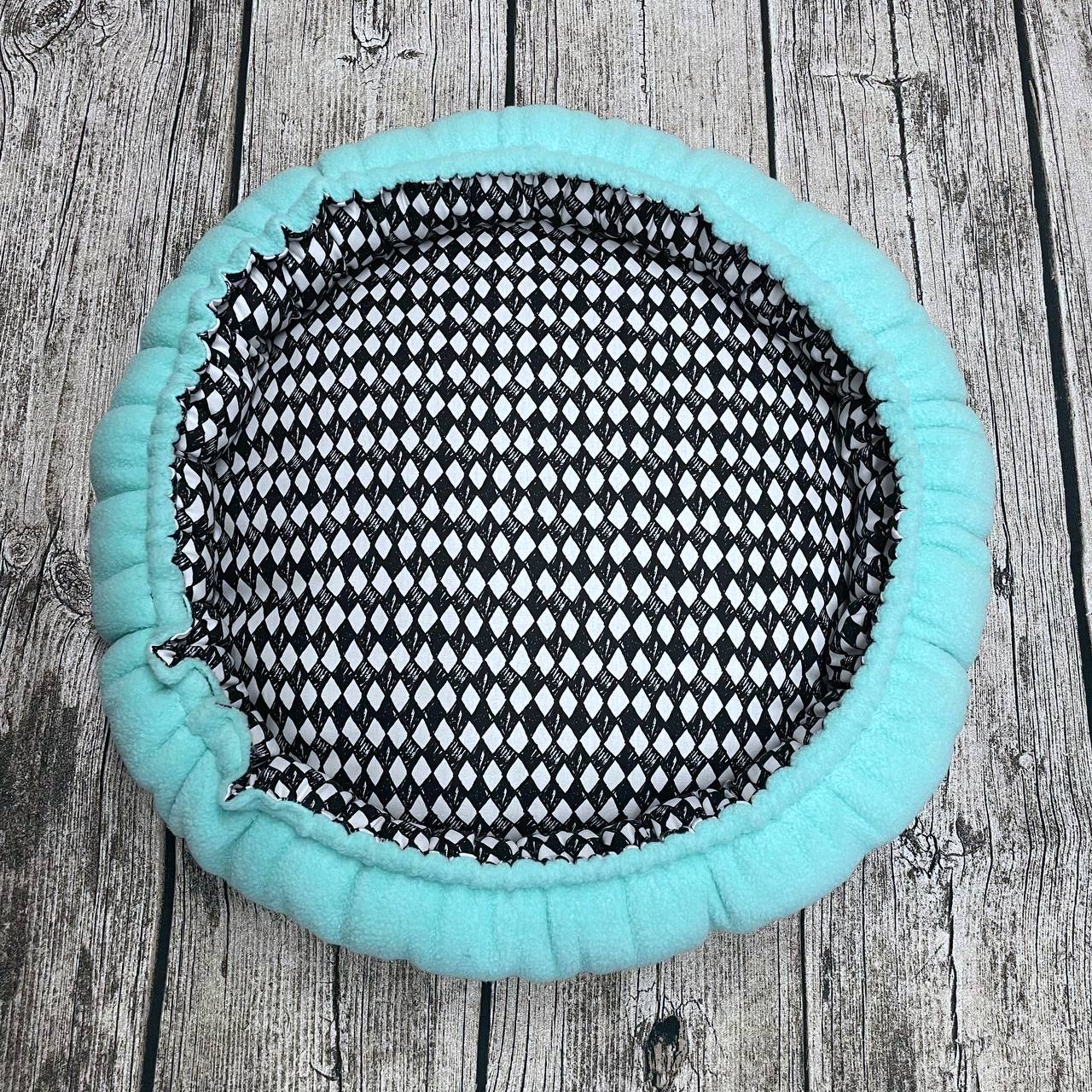 Wolkenbettchen Schwarz Weiss Rauten Mint