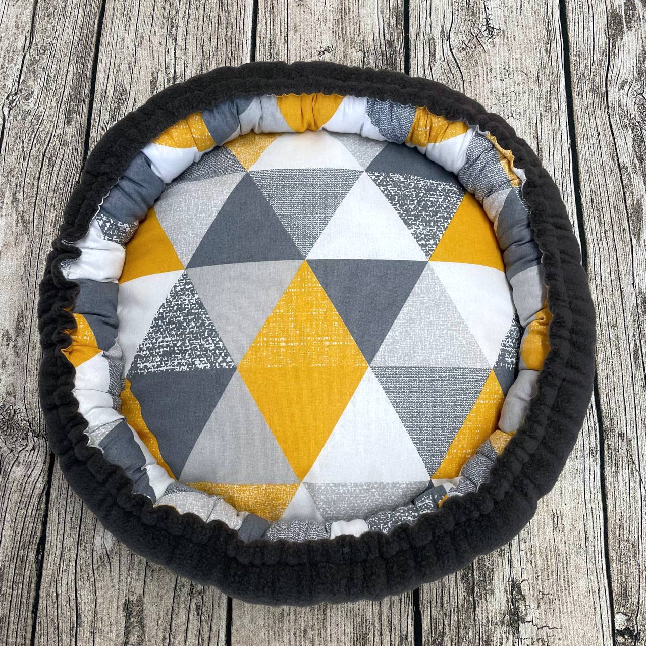 Wolkenbettchen Dreiecke Weiß Grau Senfgelb Dunkelgrau