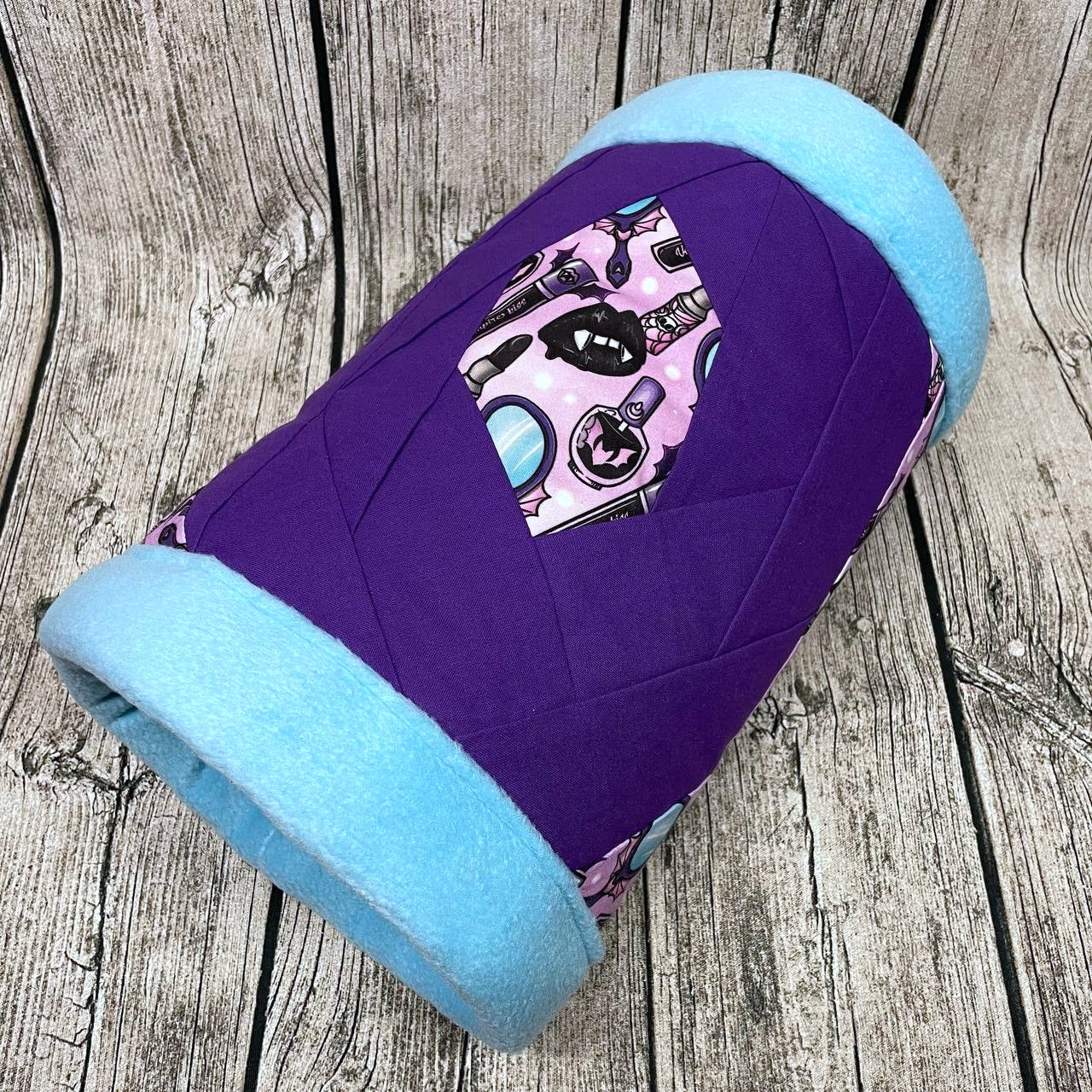 Kuschelrolle Kuscheltunnel - Charity Patchwork 2026 - Bunt Eisblau