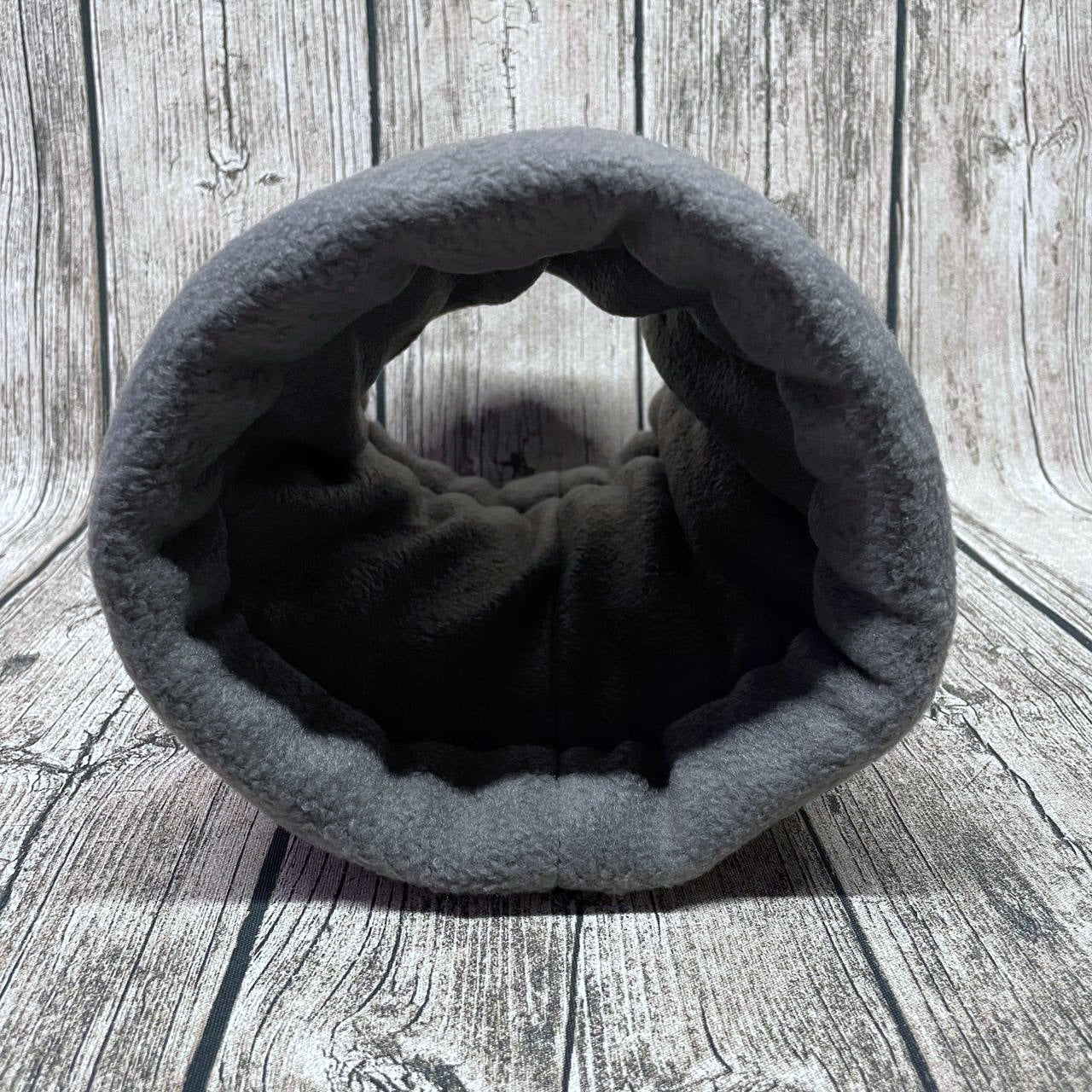 Kuschelrolle Kuscheltunnel - Charity Patchwork 2026 - Bunt Grau
