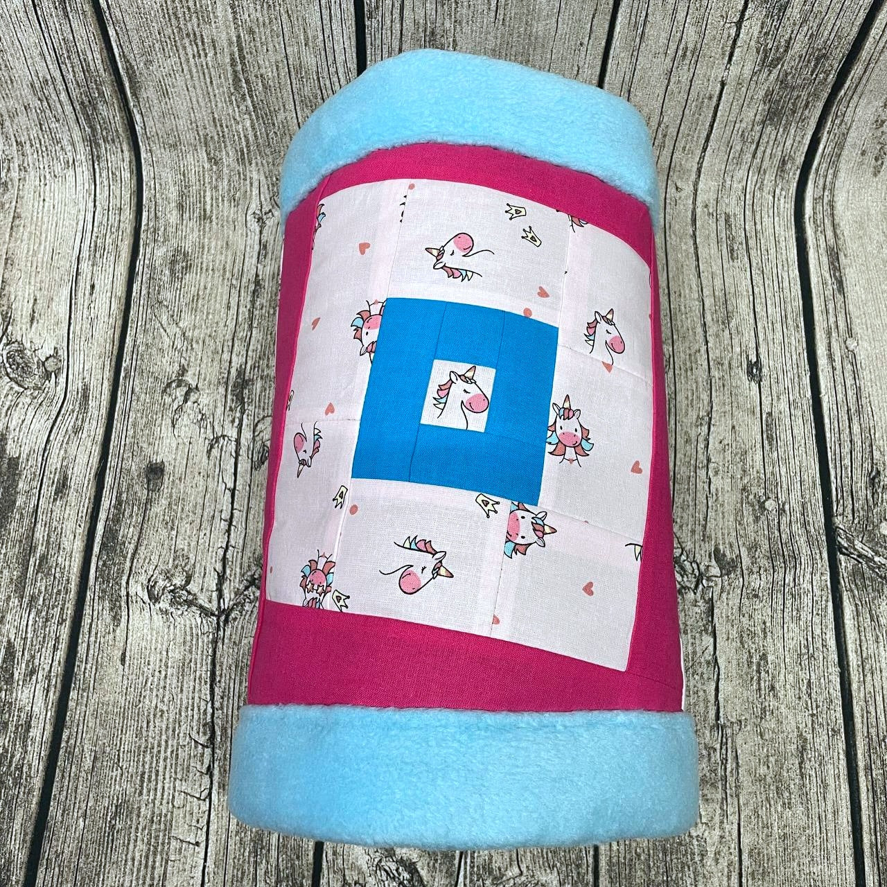 Kuschelrolle Kuscheltunnel - Charity Patchwork 2026 - Bunt Eisblau
