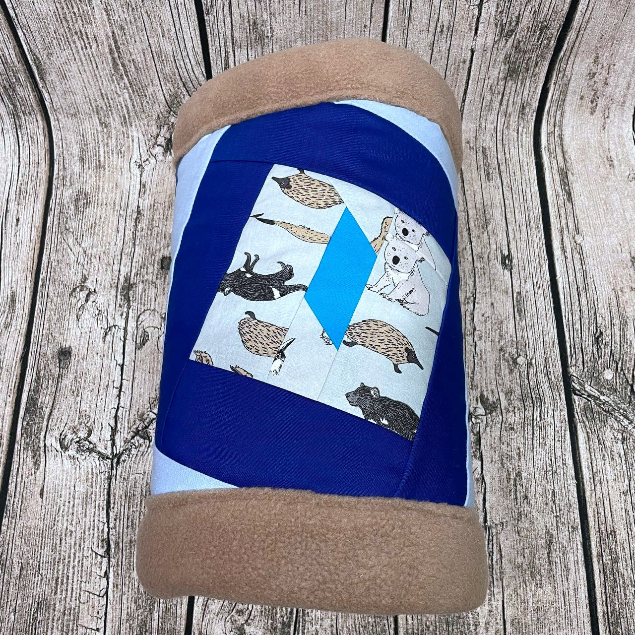 Kuschelrolle Kuscheltunnel - Charity Patchwork 2026 - Bunt Taupe