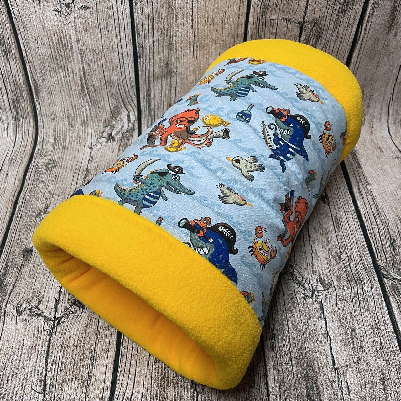 Kuschelrolle Kuscheltunnel - Meerestierpiraten Gelborange