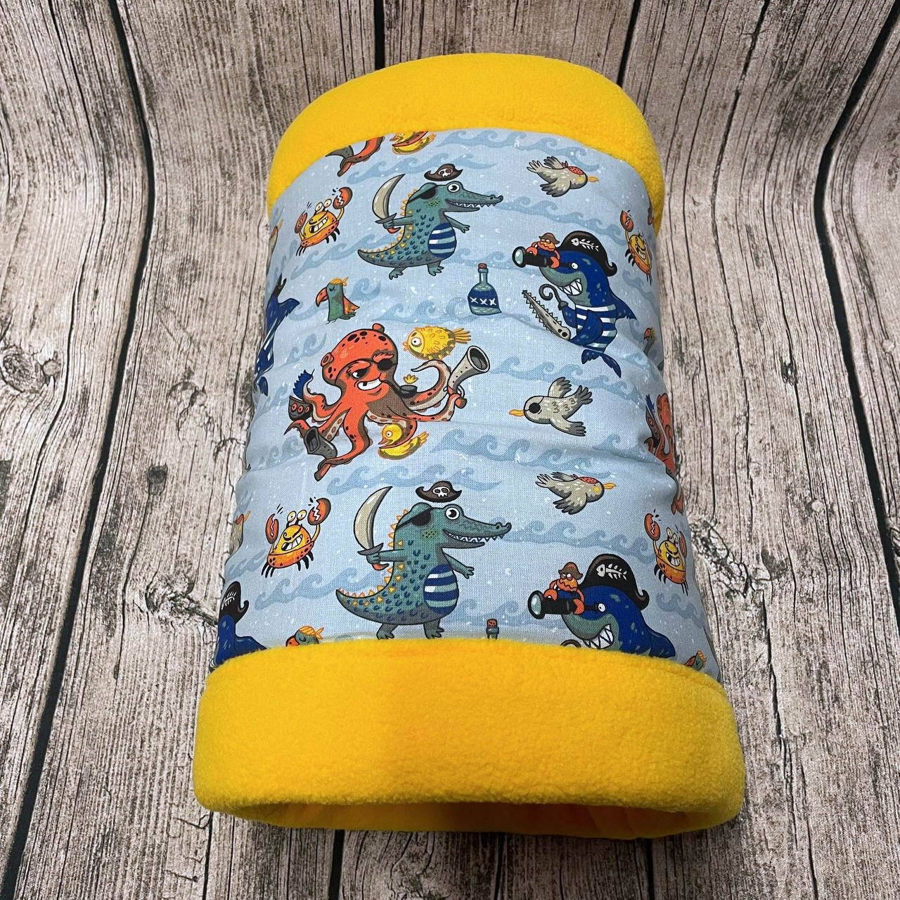 Kuschelrolle Kuscheltunnel - Meerestierpiraten Gelborange