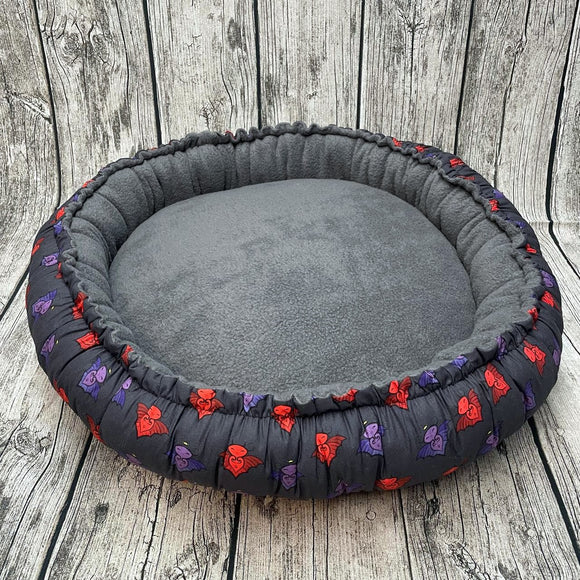 Wolkenbettchen für Katzen und Hunde - Batwinged Angel and Devil