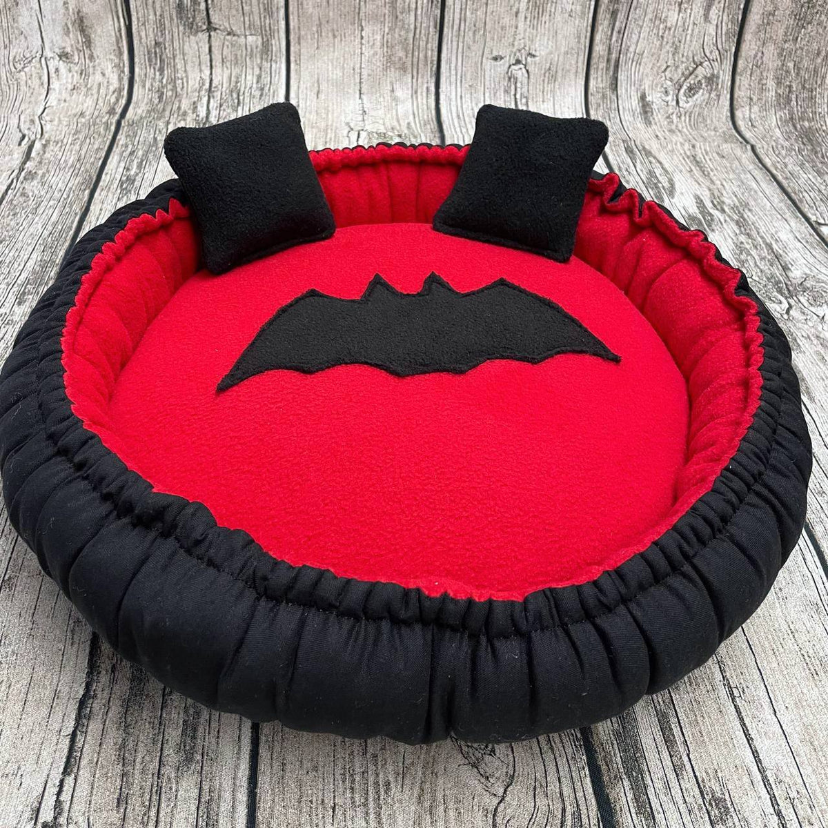 Meerschweinchen Bett Vampir Gothic Alternativ Schwarz Rot Fledermaus